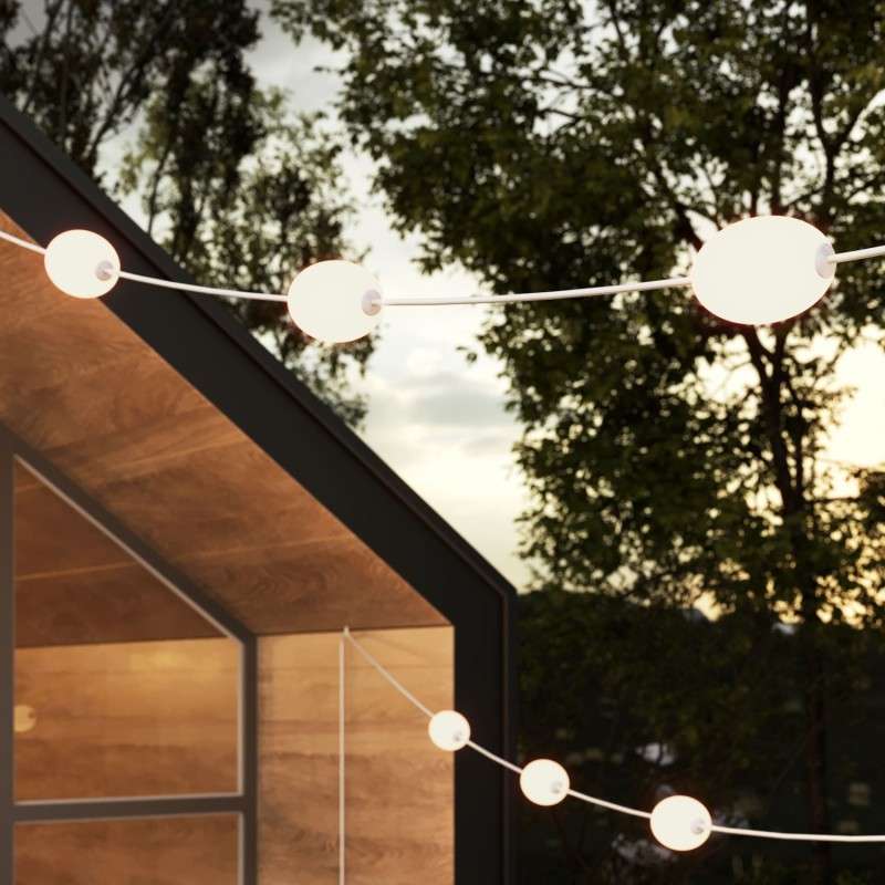 Guirlande d'extérieur avec douze lumières longueur totale 14 mètres