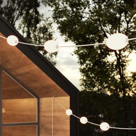 Guirlande d'extérieur avec douze lumières longueur totale 14 mètres