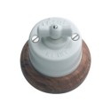 Commutateur en porcelaine avec base en bois foncé et noeud en porcelaine