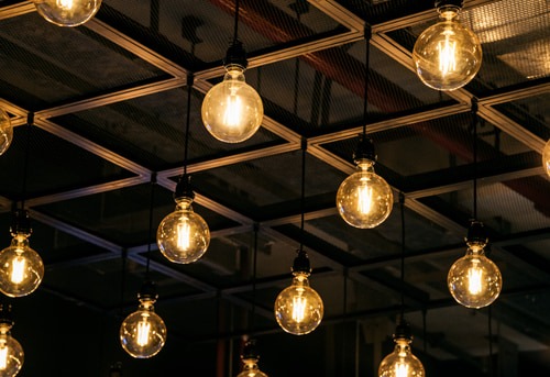 Éclairage LED ou incandescent : quelle est la meilleure option pour vos lampes ?